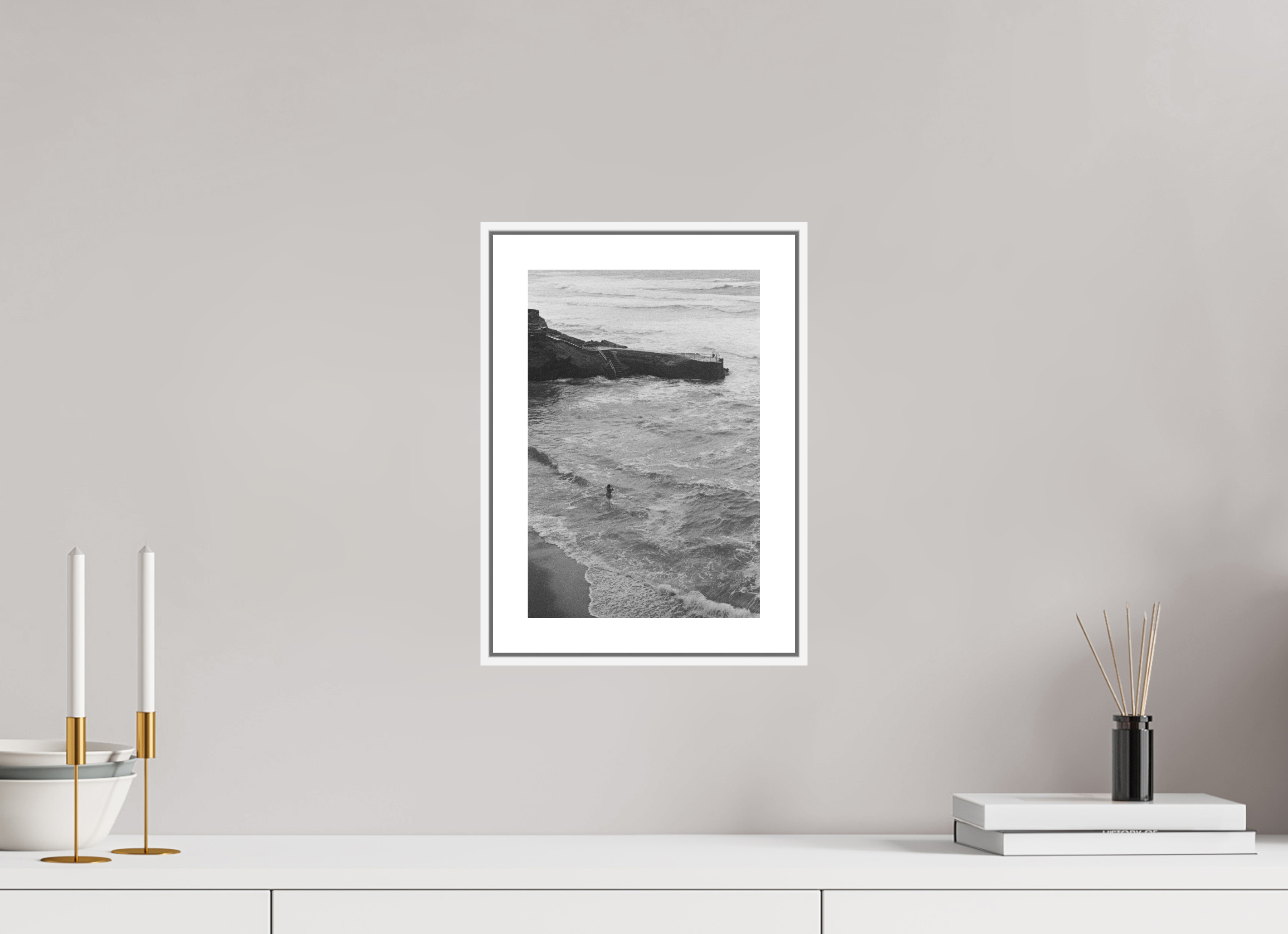 20 x 30 cm, Luxe Paper on Dibond with White Floater Frame femme de marin